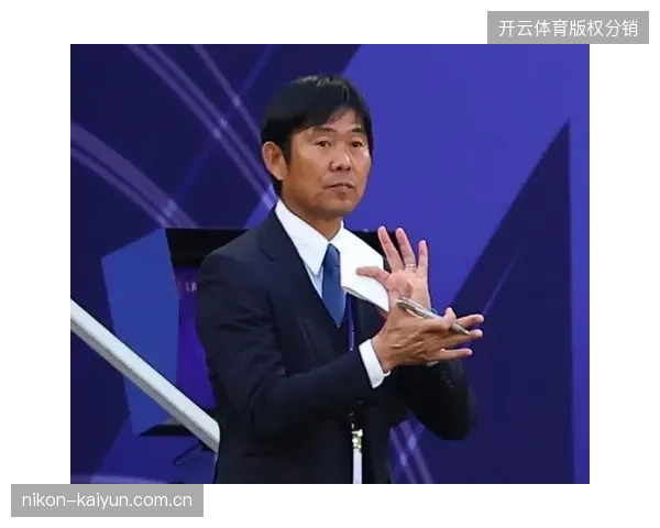 森保一的超攻击性阵型在面对强队时风险极大，后防线身后空当或被对手反击战术针对